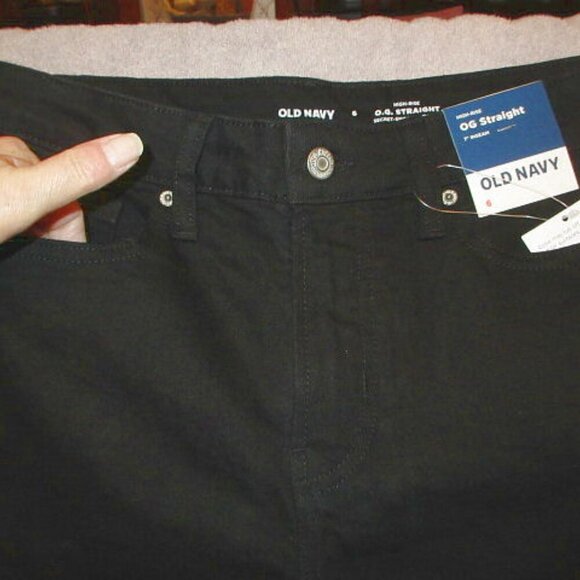 Old Navy Jean Shorts Womens Size 6 Black Denim Smoothing OG Straight Long NWT - Picture 2 of 10